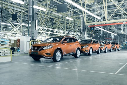 Компания Nissan начинает выпуск кроссовера Murano на российском заводе компании в Санкт-Петербурге.